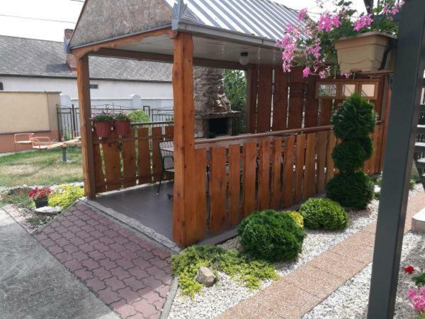 Hodosi Apartman Appartement Veľký Meder Buitenkant foto
